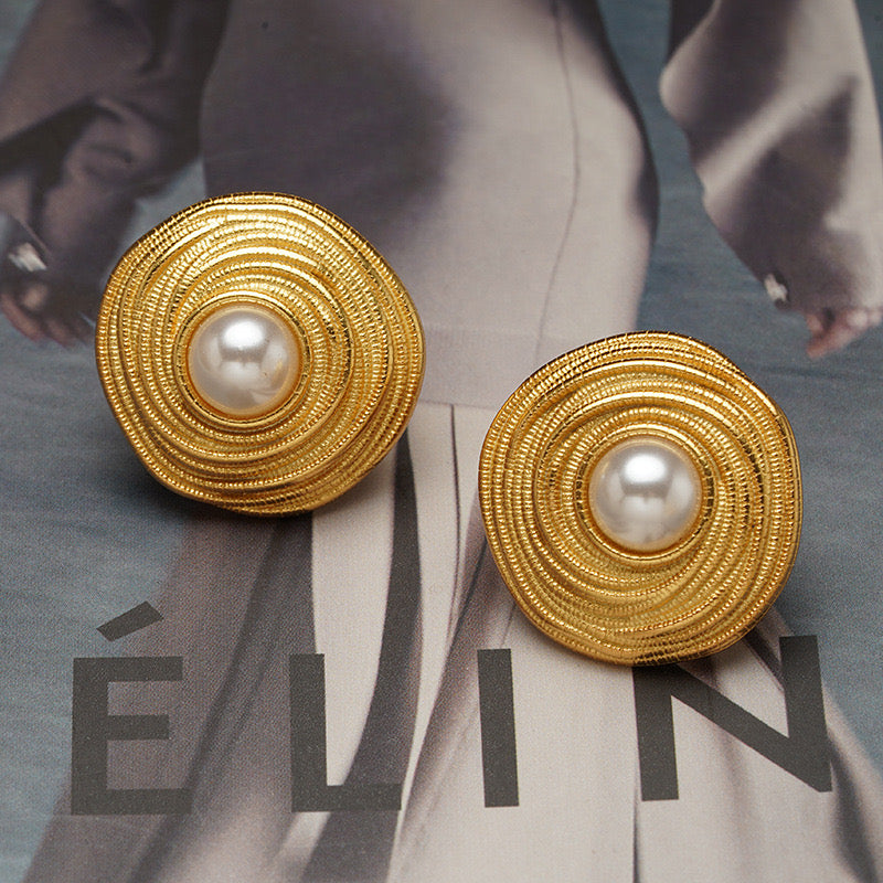 Gold-Plated Vintage Pearl Stud Earrings jlt11815