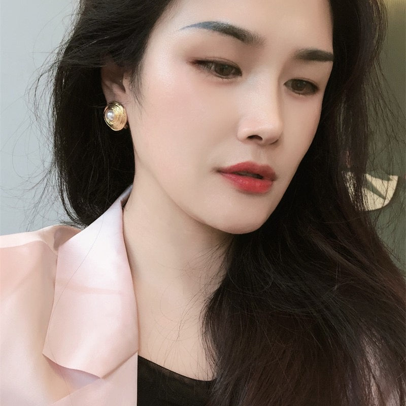 Gold-Plated Vintage Pearl Stud Earrings jlt11815