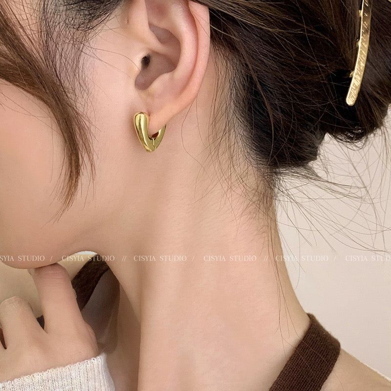 Gold Chunky Heart Huggie Hoop Earrings JLT12068