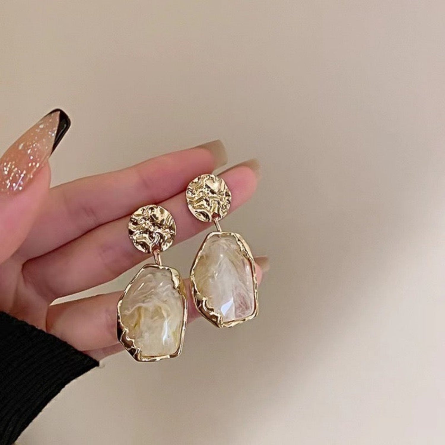 resine-artifical-marble-white-earrings-jlt11227