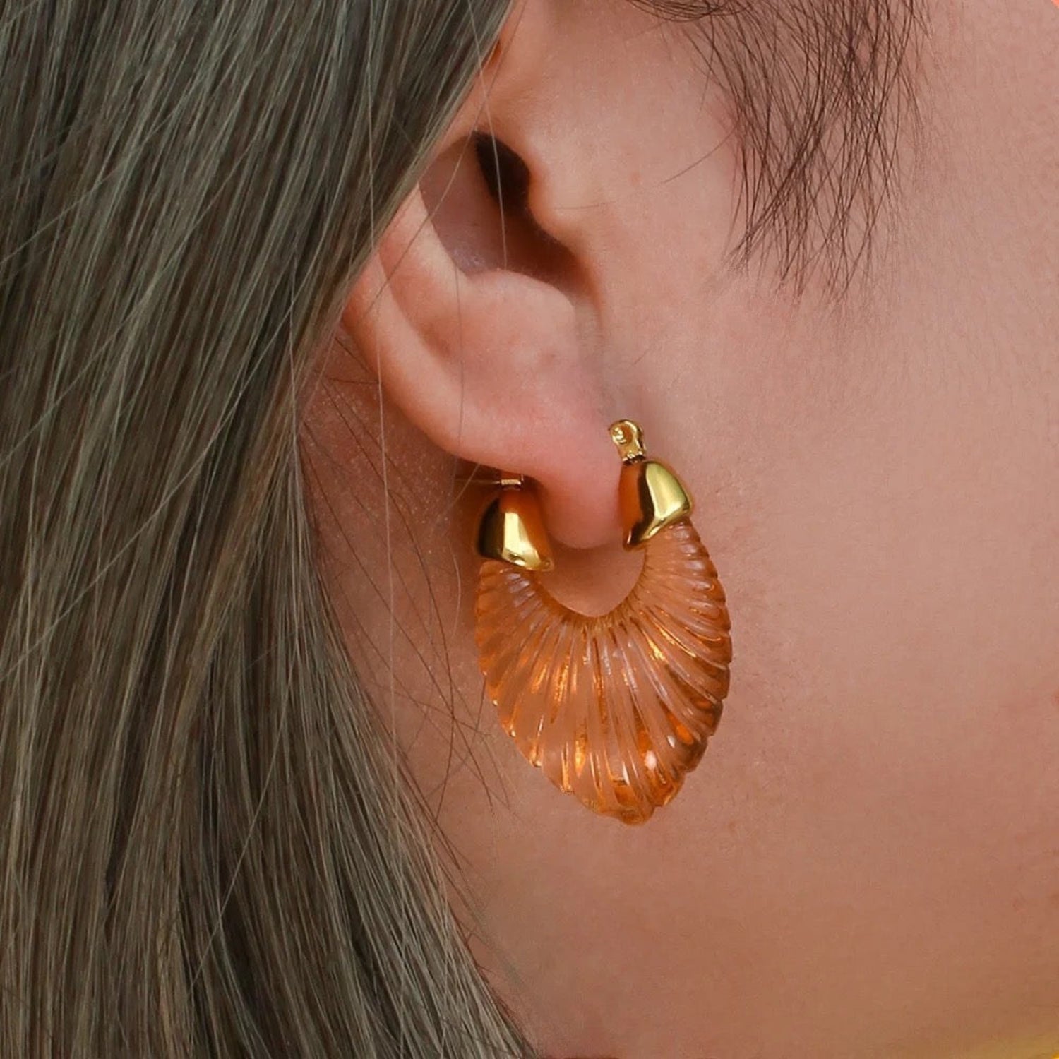 Vintage-Inspired Amber Resin Hoop Earrings with Rust Accents jlt11504