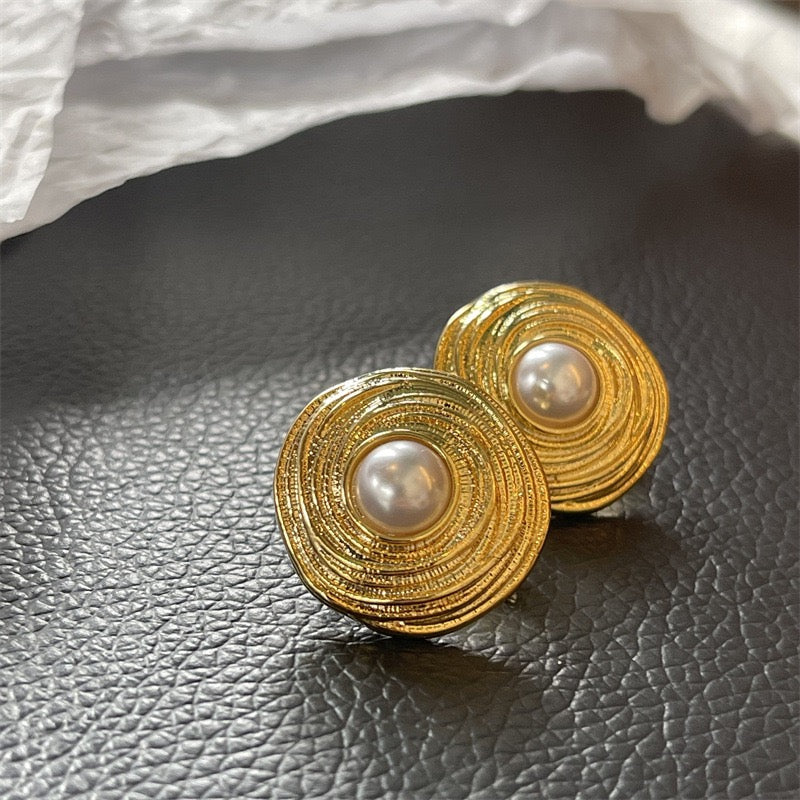 Gold-Plated Vintage Pearl Stud Earrings jlt11815