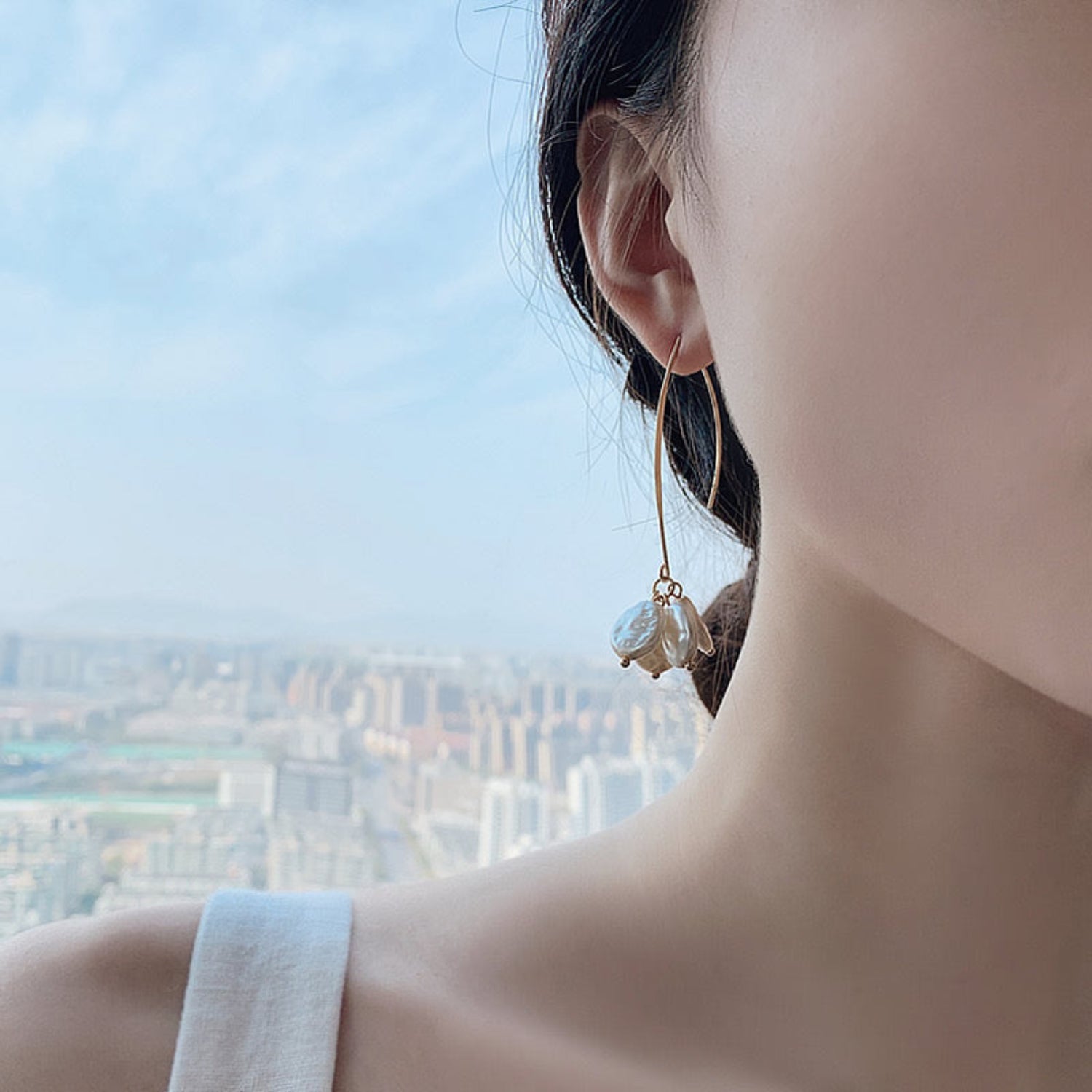 Hoop-multiple-white-pearls-earrings-jlt11104