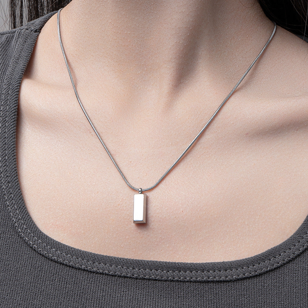 Sleek Silver Rectangle Pendant Necklace jltn0673