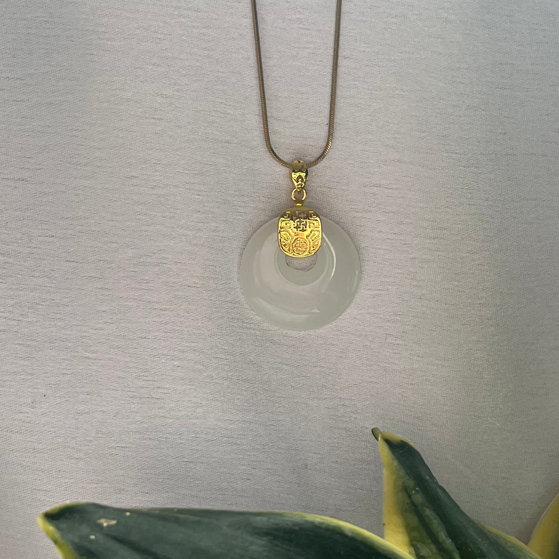 Gold-color Circular Jade Pendant Necklace – Elegant Minimalist Design with Oriental Accents-jltn0506