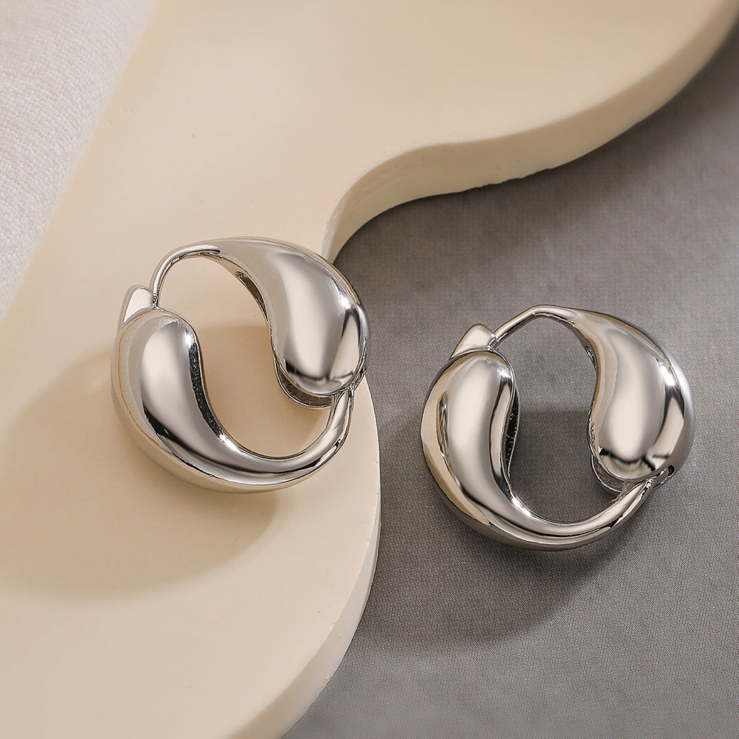 Dual Water Droplet Circulation Alloy Hoop Earrings JLT12860