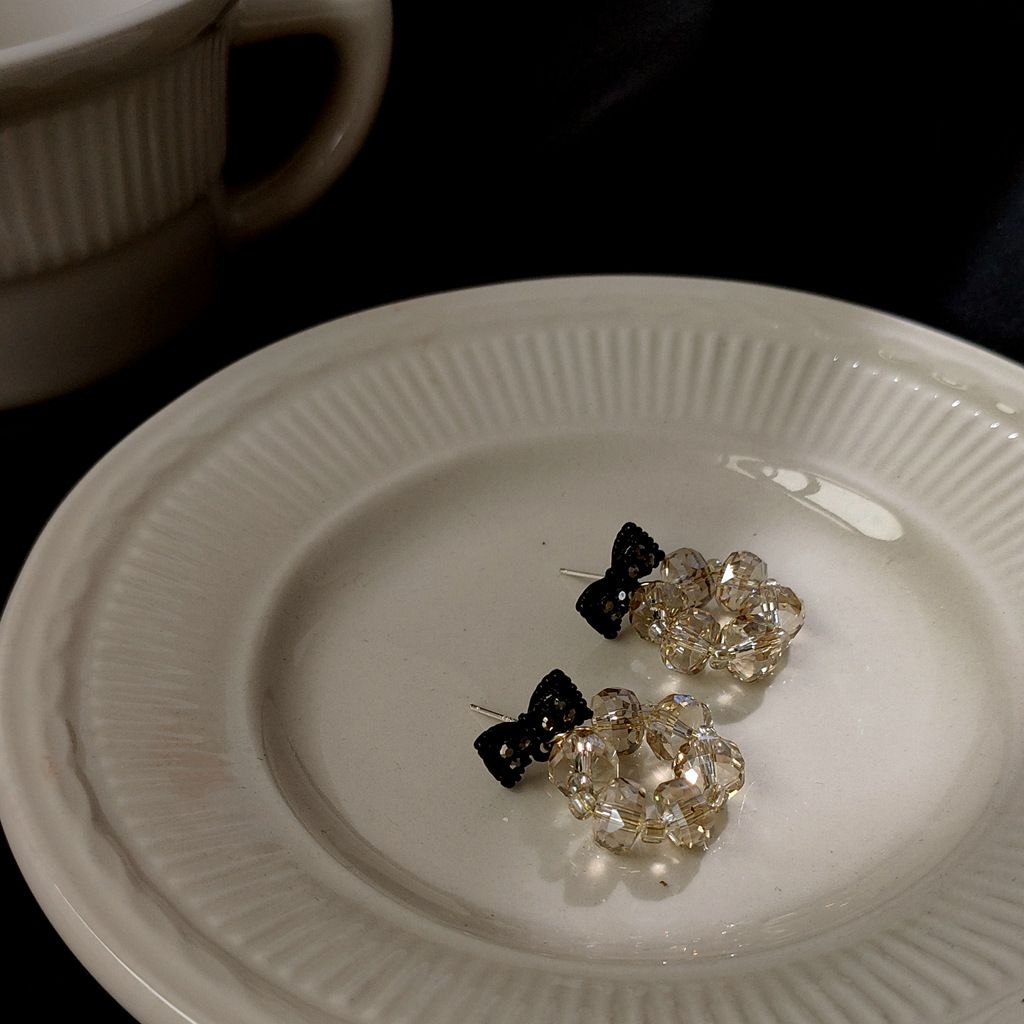 Black Bow Quartz White Pin Earrings JLT12890