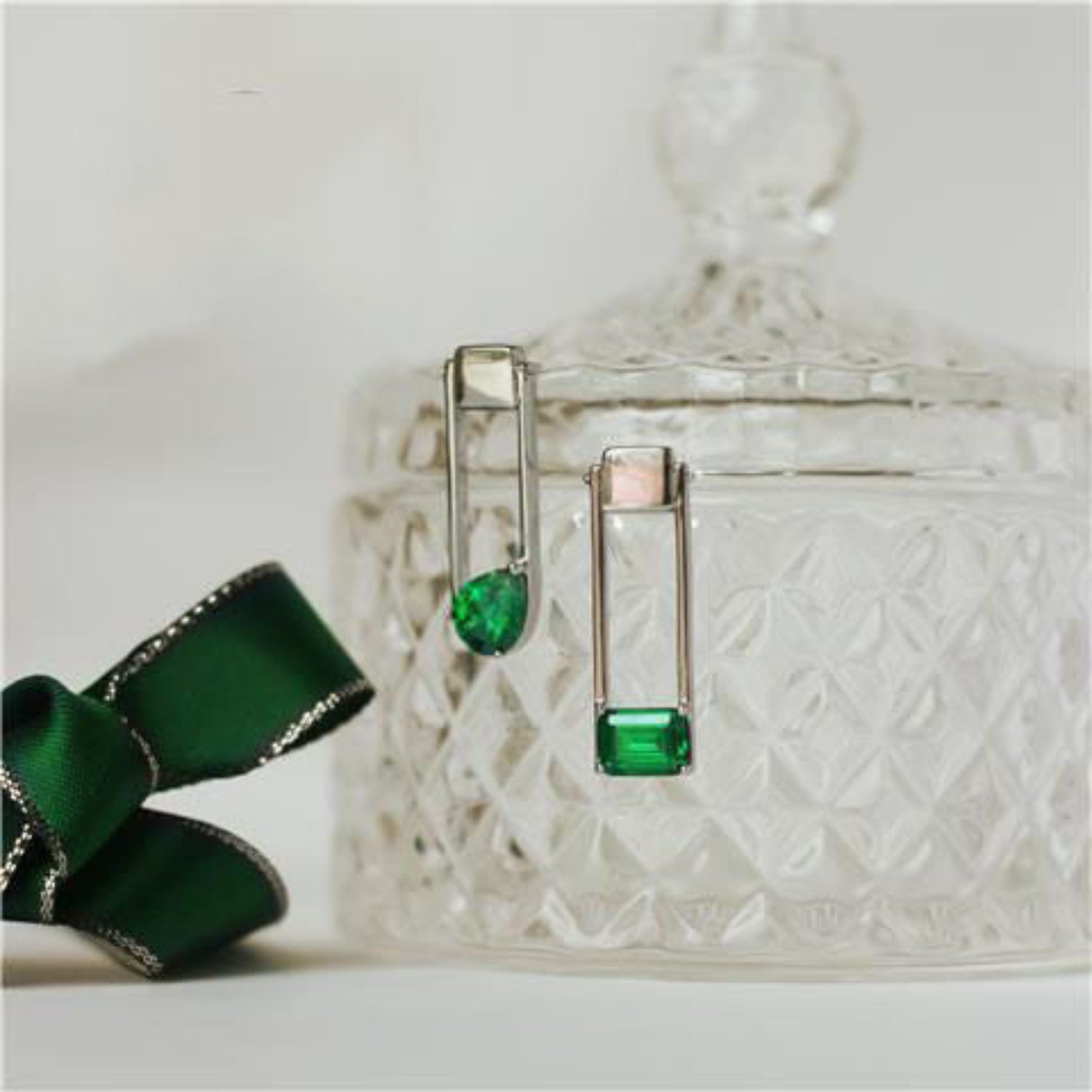 Emerald Asymmetrical Contemporary Silver Earring JLT12996