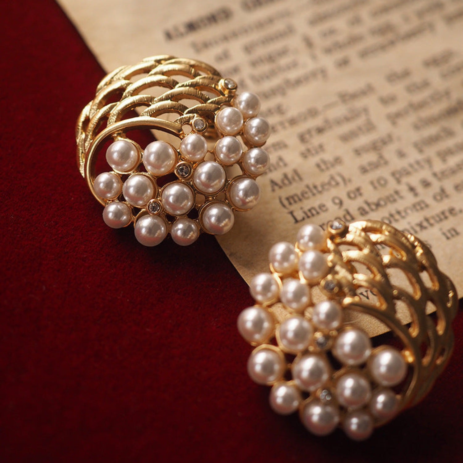 Luxury Pearl Wave Earrings with Rhinestone Highlights JLT13008