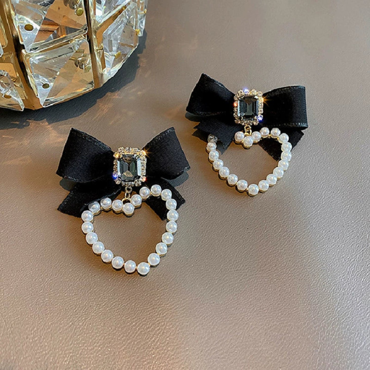 Black Mesh Bow Pearl Earrings JLT13534