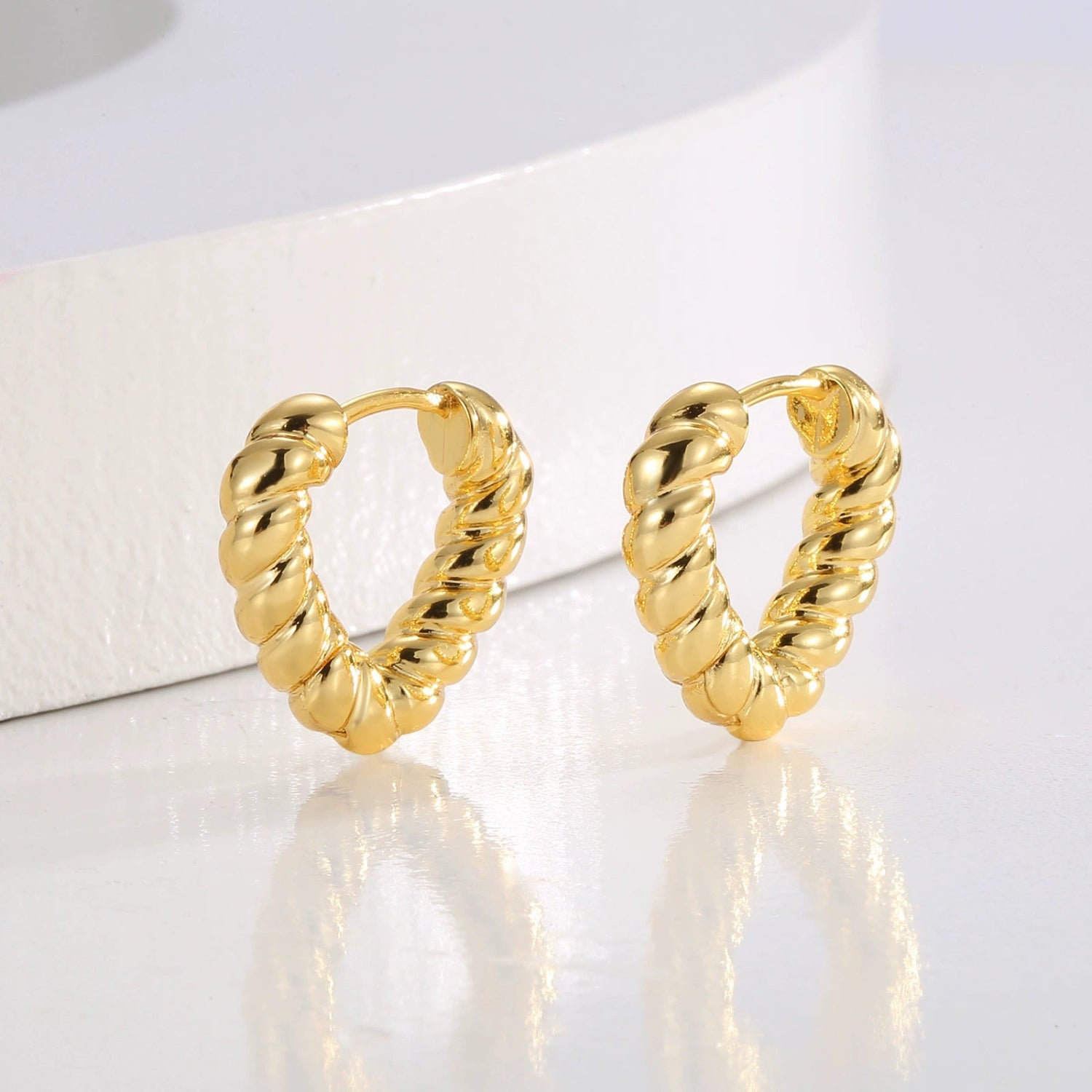 V Shaped Twisted Gold Hoop Earring JLT13553