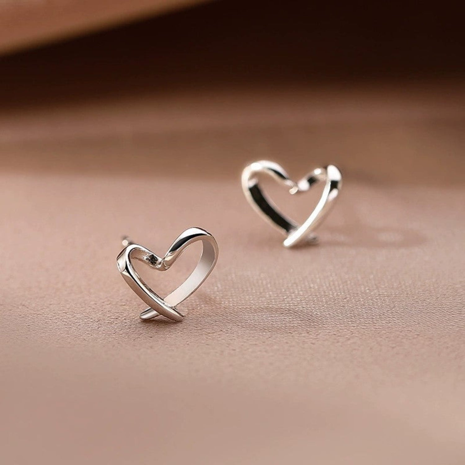 Minimalist Silver Heart Stud Earrings JLT13641