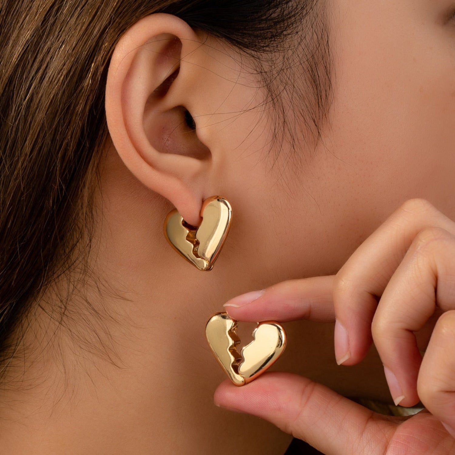 Gold Broken Heart Earrings JLT13854