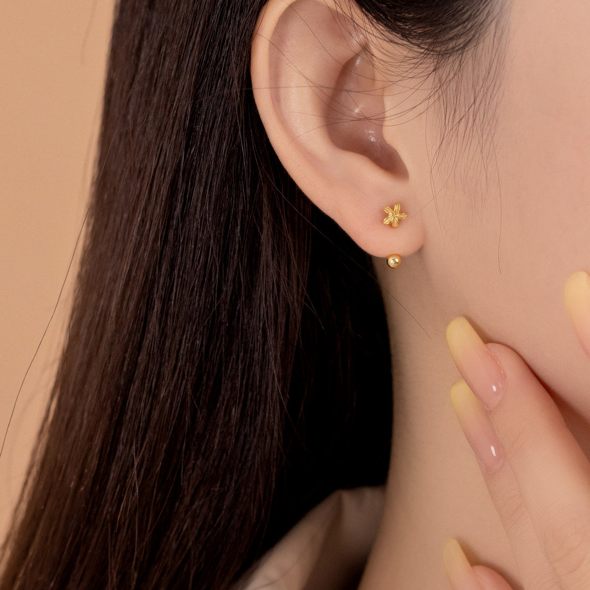 Gold Floral Curved Stud Earrings JLT13858