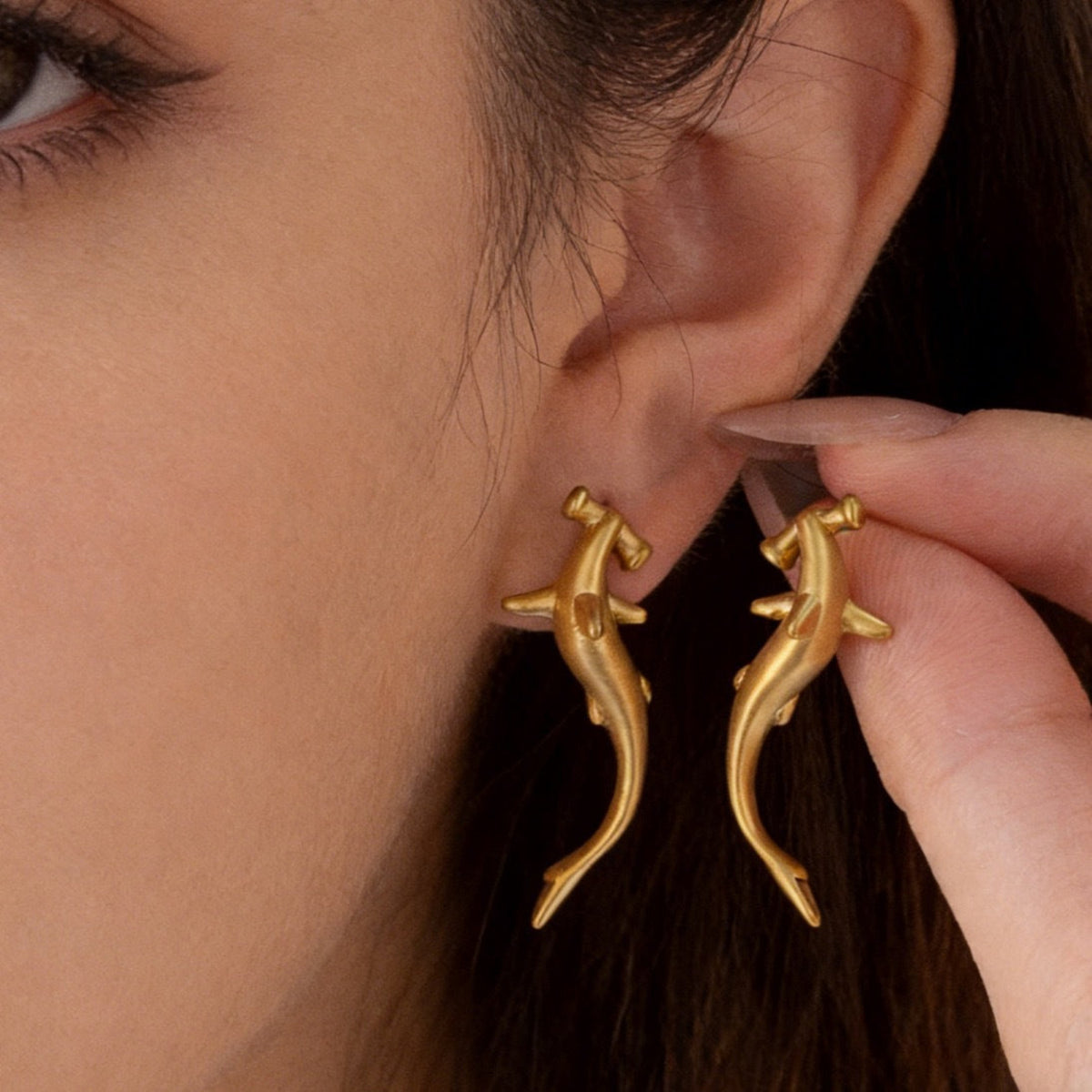 Gold Curved Hammerhead Coastal Earrings JLT13907