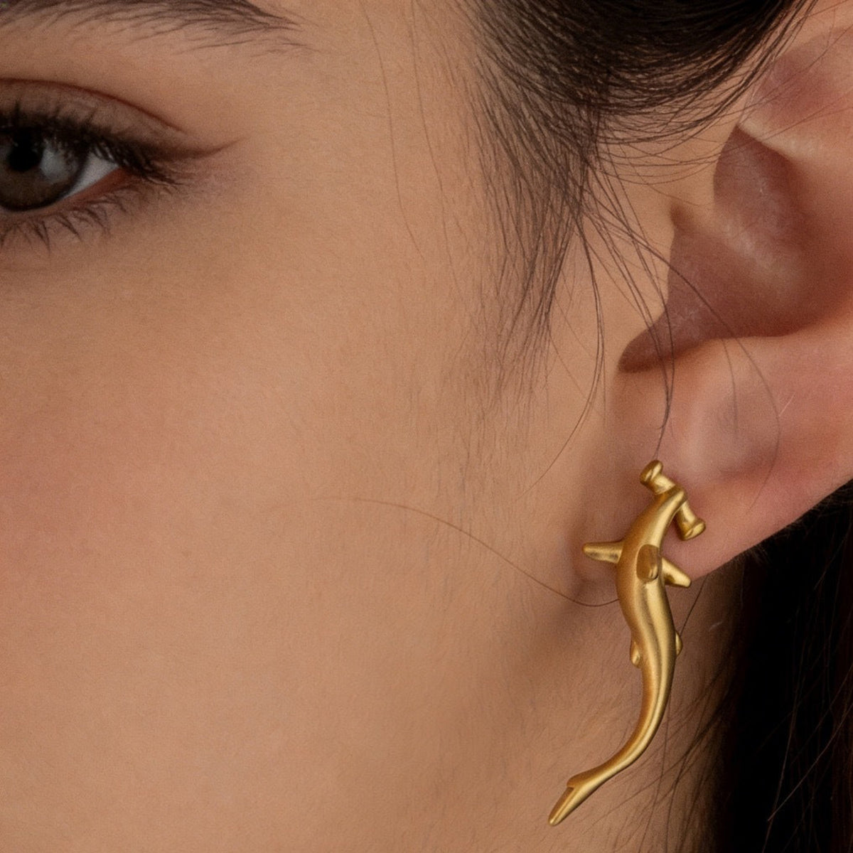 Gold Curved Hammerhead Coastal Earrings JLT13907
