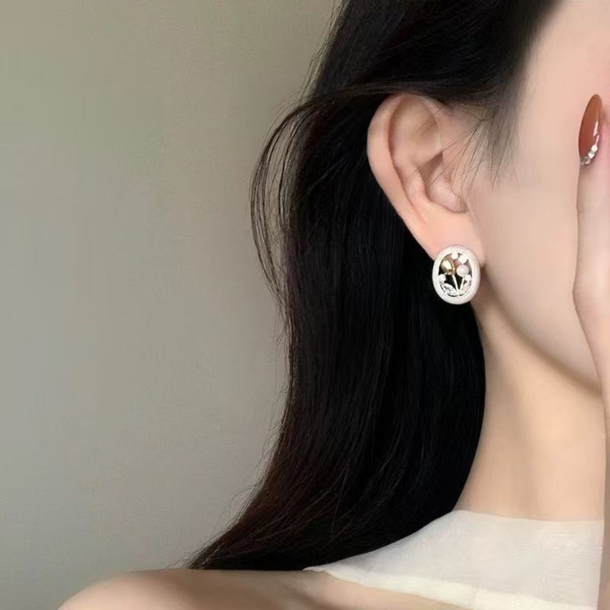 Gold-Tone Oval Floral Stud Earrings JLT14060