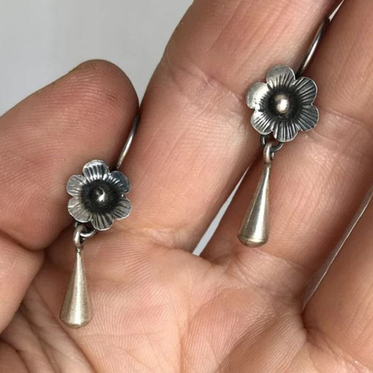 Black Floral Studs with Tapered Silver Drops JLT14065
