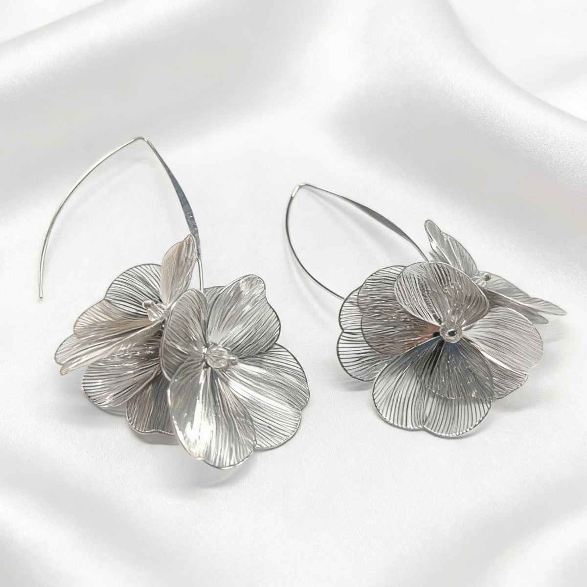 Silver-Tone Textured Flower Stud Earrings JLT14096
