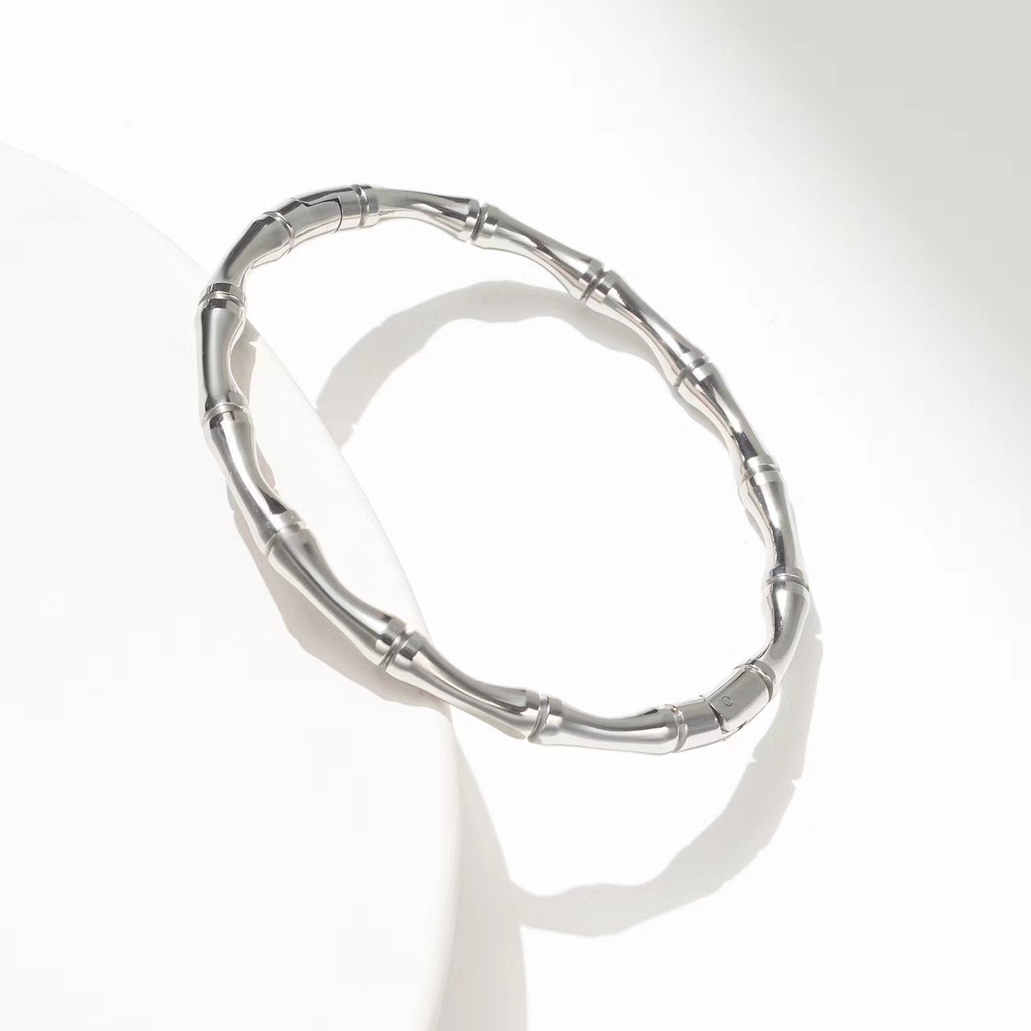 Bamboo Textured Cool-Tone Silver Bracelet JLTB0683