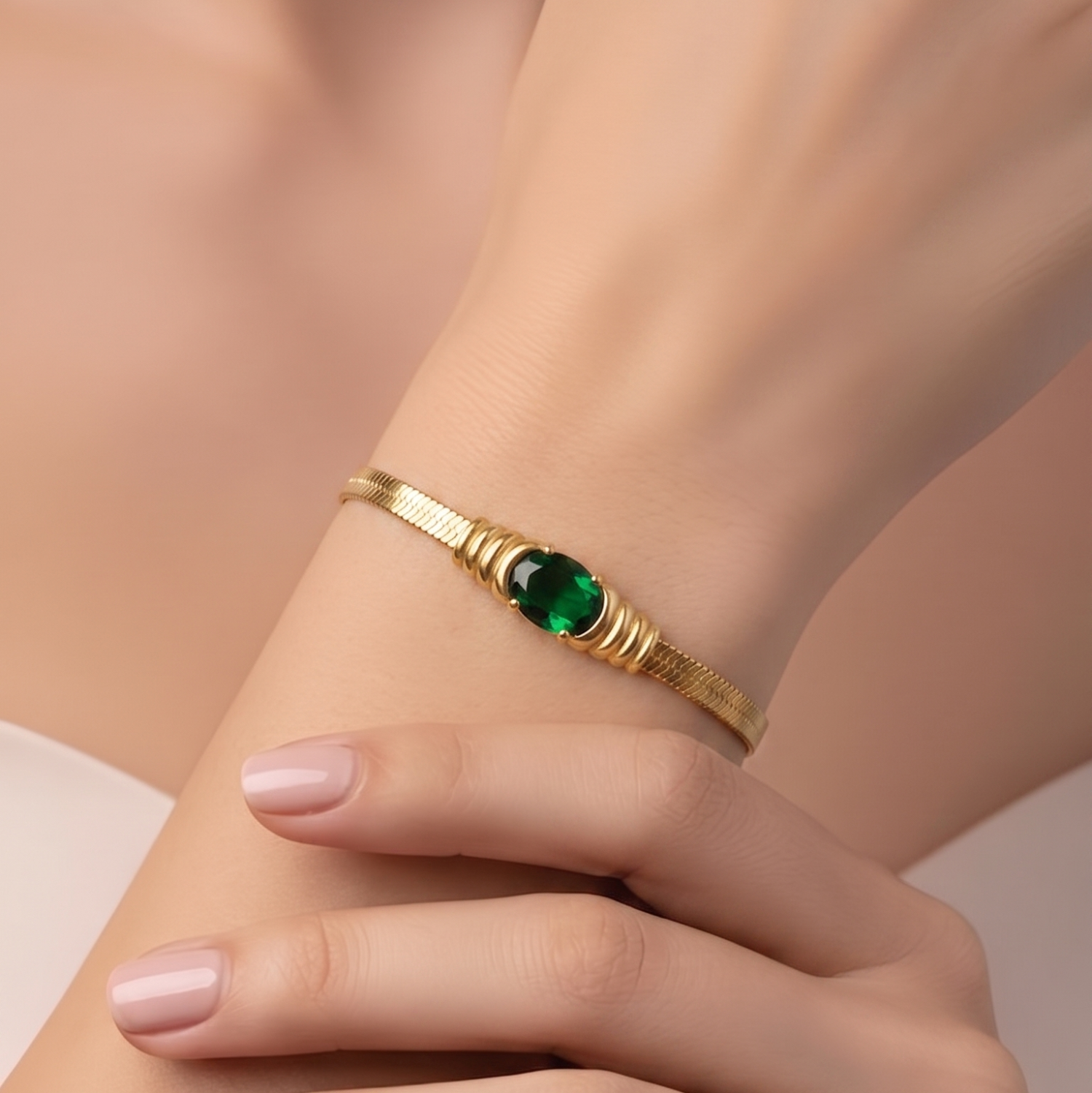Elegant Snake Chain Bracelet with Emerald Green Stone JLTB0694