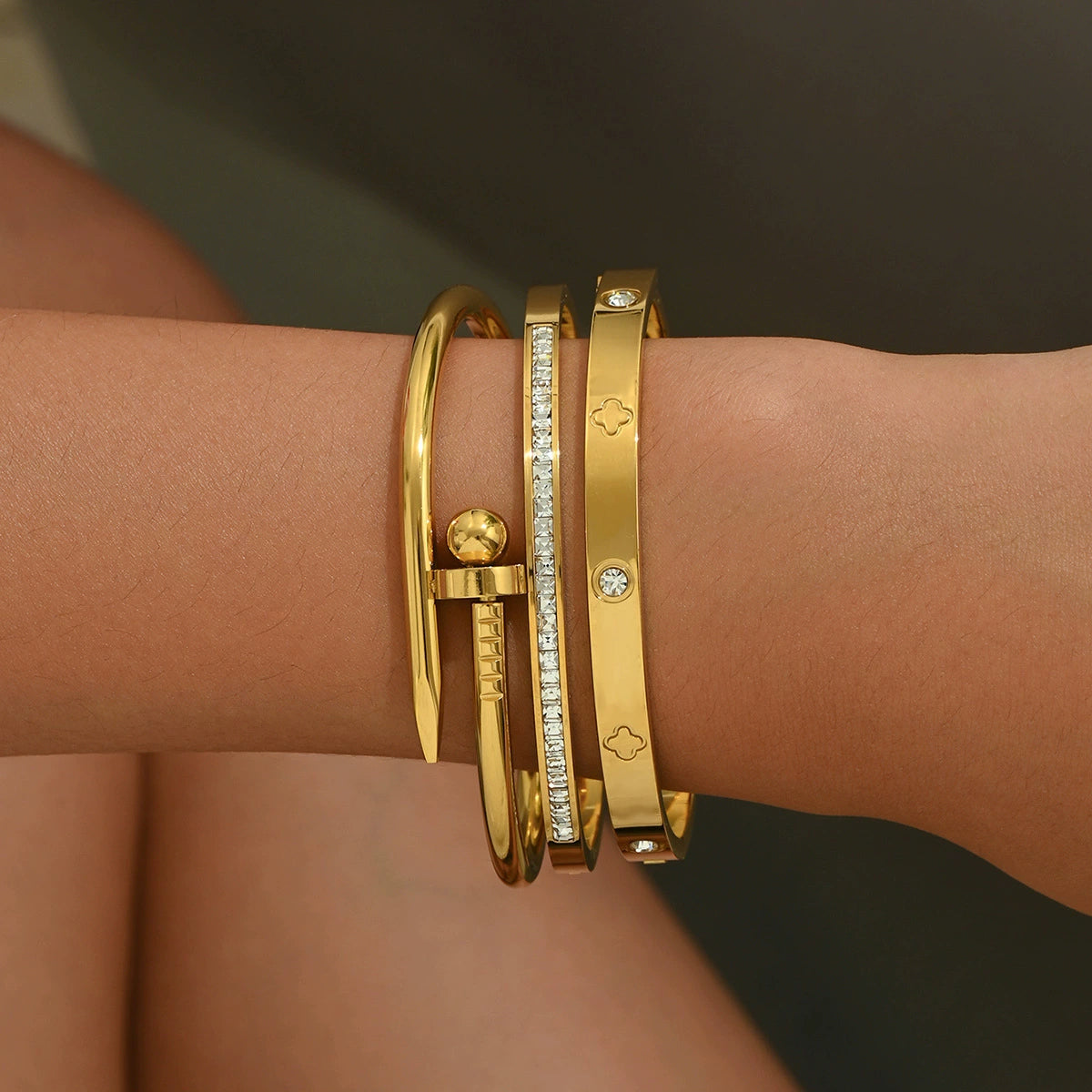 Trio of Elegant Gold-Tone Bangle Bracelets JLTB0710