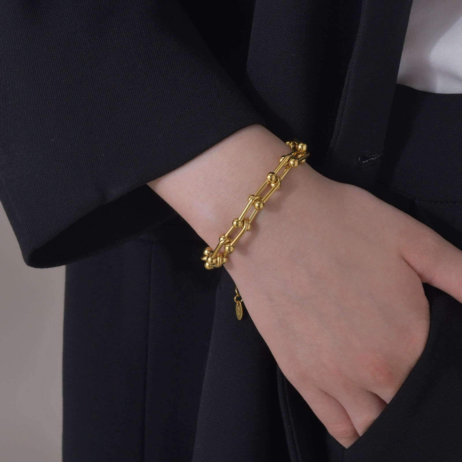 Contemporary Golden U Link Statement Bracelet JLTB0719