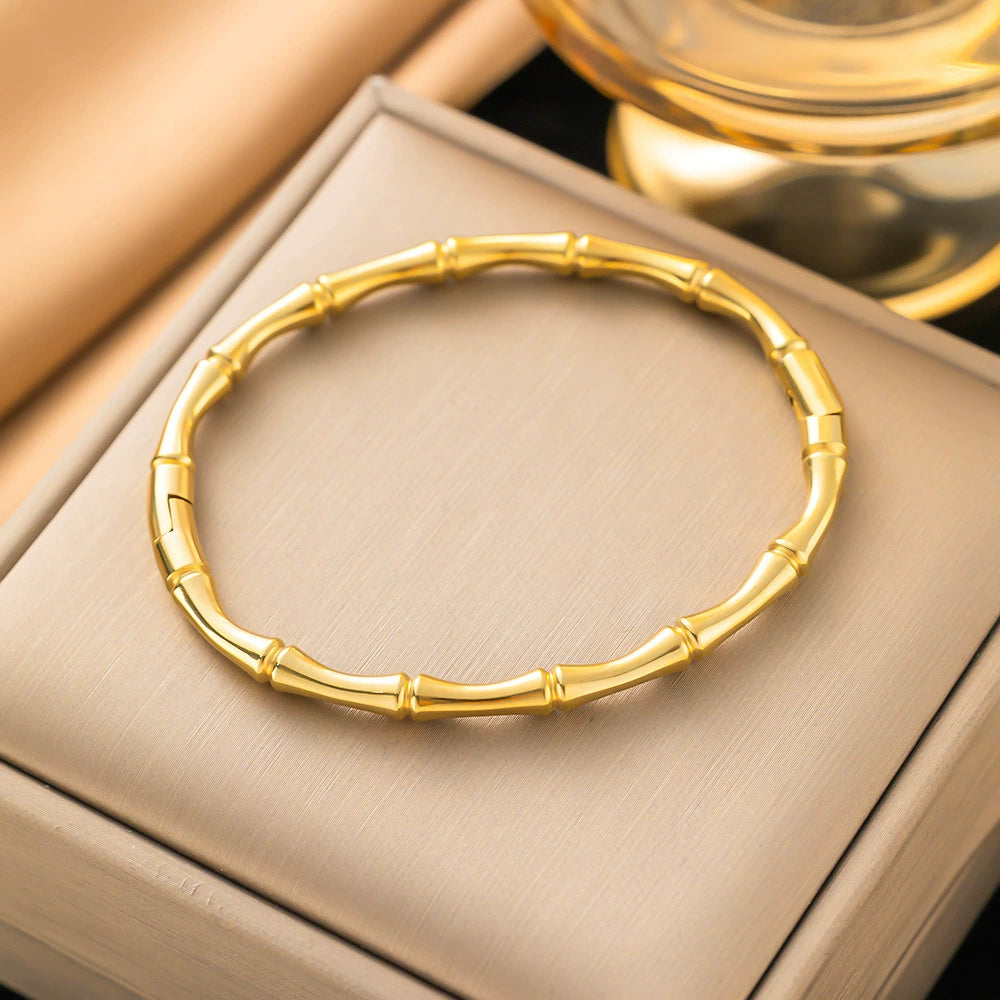 Elegant Bamboo-Inspired Gold-Tone Bracelet JLTB0739