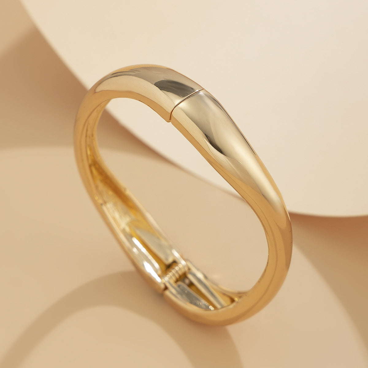 Shinny metal open retro geometric bracelet JLTB0744