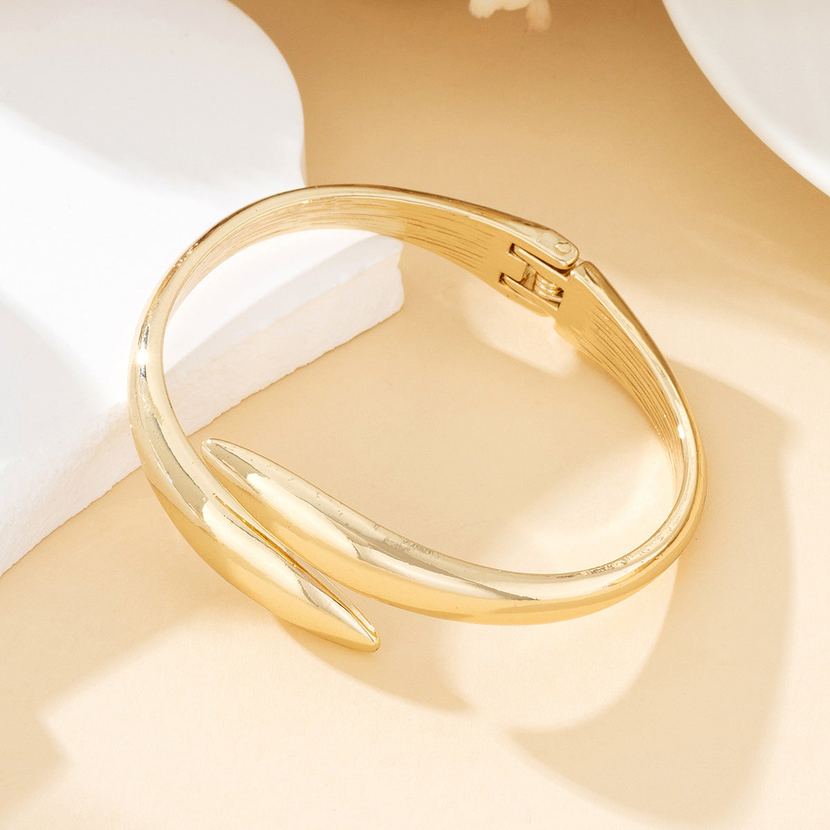 Elegant Gold-Toned Minimalist Hinged Bracelet JLTB0752