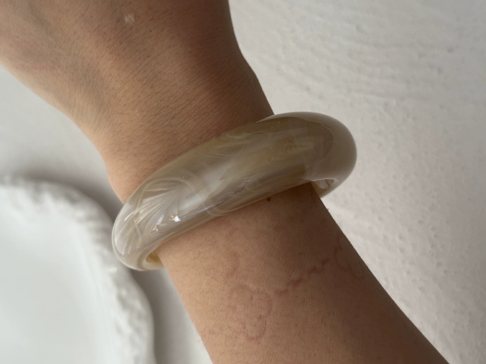 Just Lil Things Marbled Beige Resin Bangle – Glossy Swirl Design JLTB0893