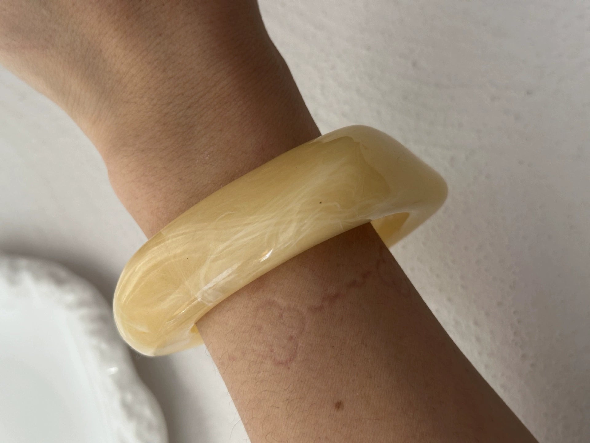 Just Lil Things Marbled Yellow Resin Bangle – Glossy Swirl Design JLTB0894