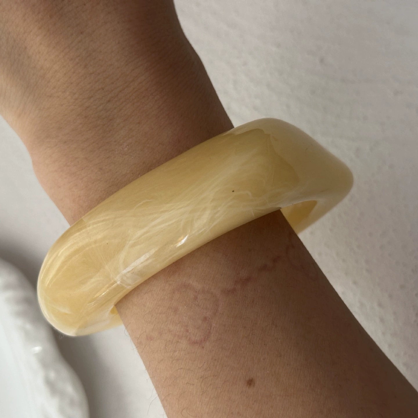 Just Lil Things Italian Marbled Resin Bangle – Glossy Swirl Design JLTB0894