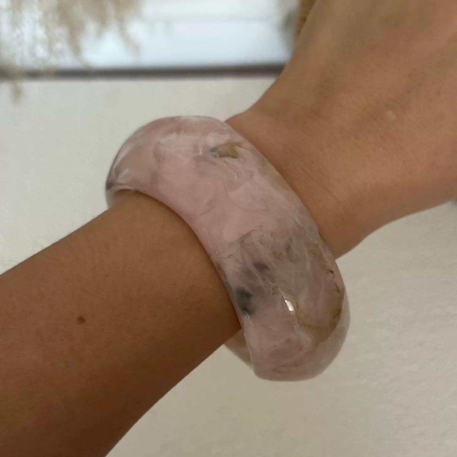 Just Lil Things Pink Marbled Resin Bangle – Glossy Swirl Design JLTB0912