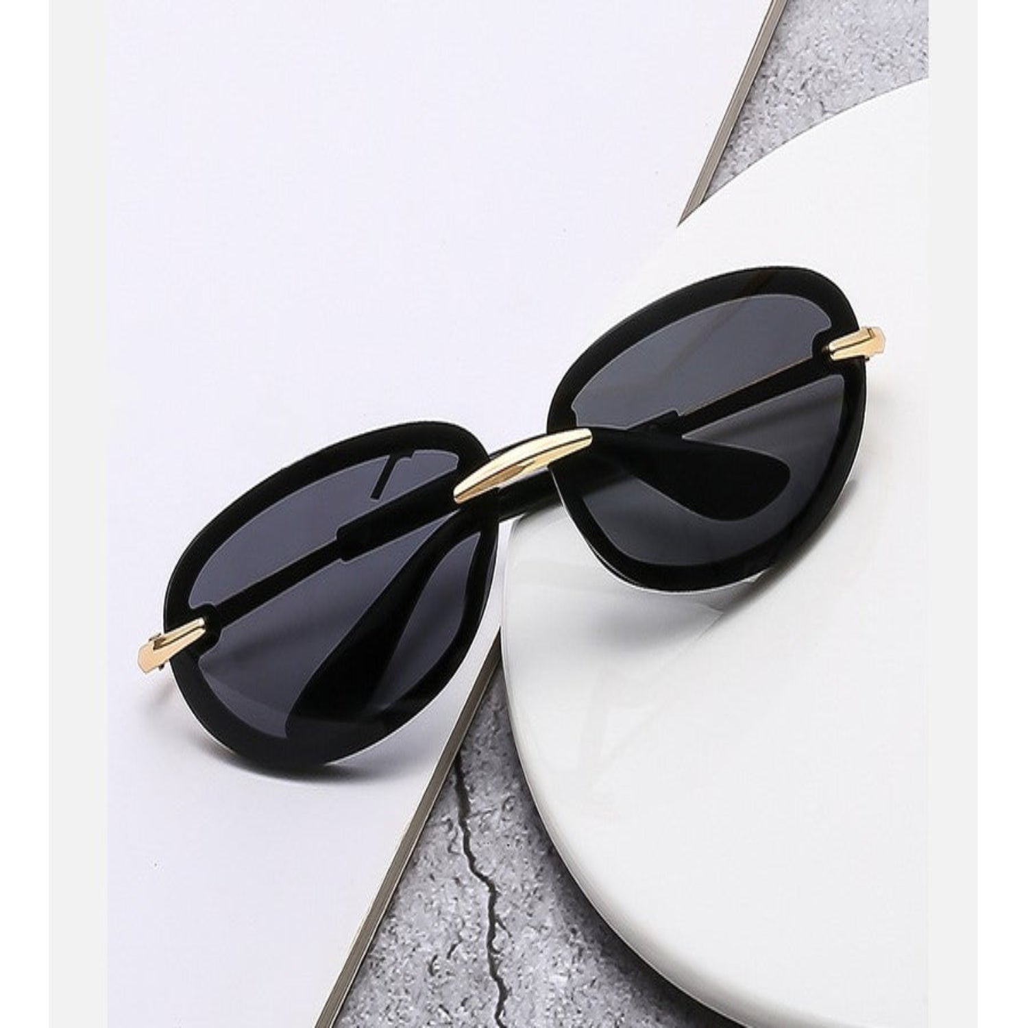 Black Oval Lens Sunglasses JLTG0207