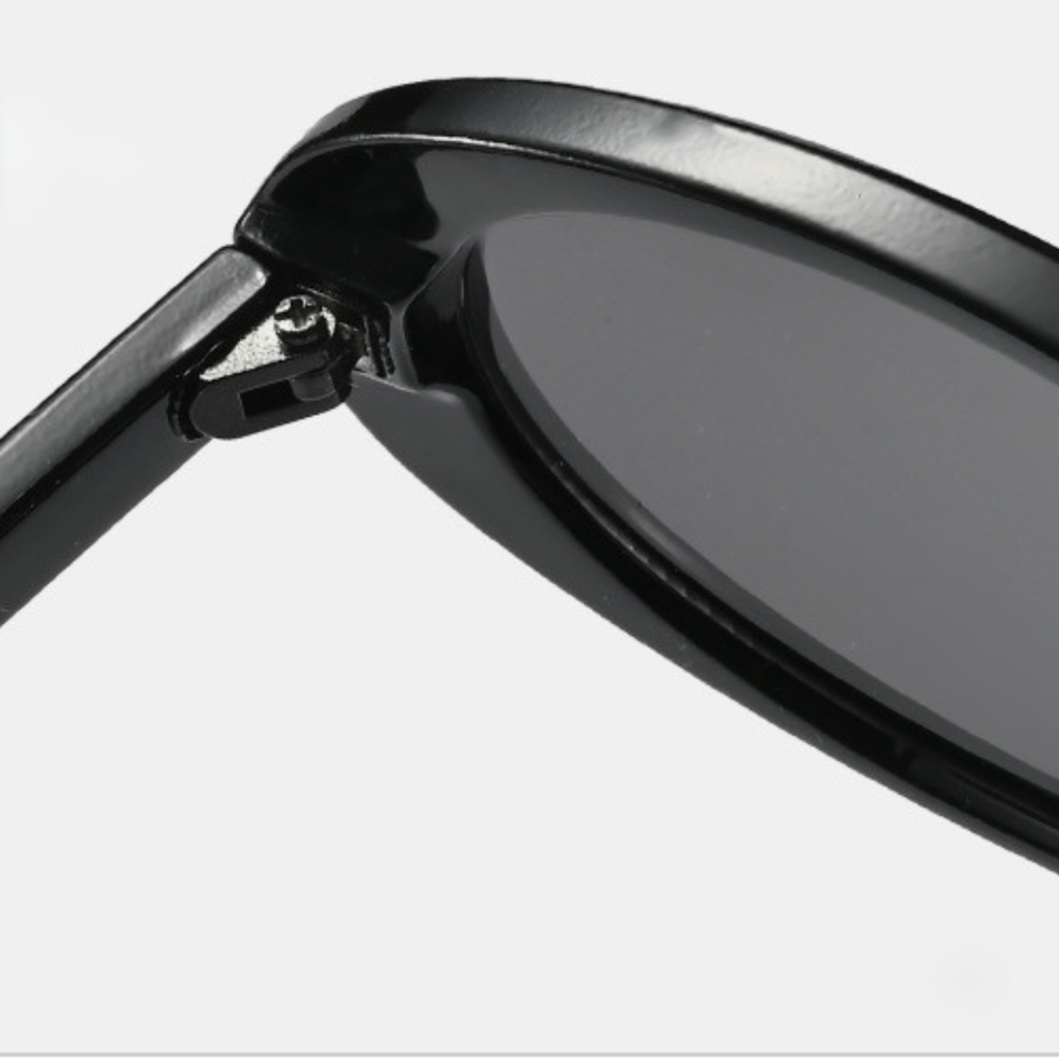 Sleek Black Oval Retro Sunglasses JLTG0337