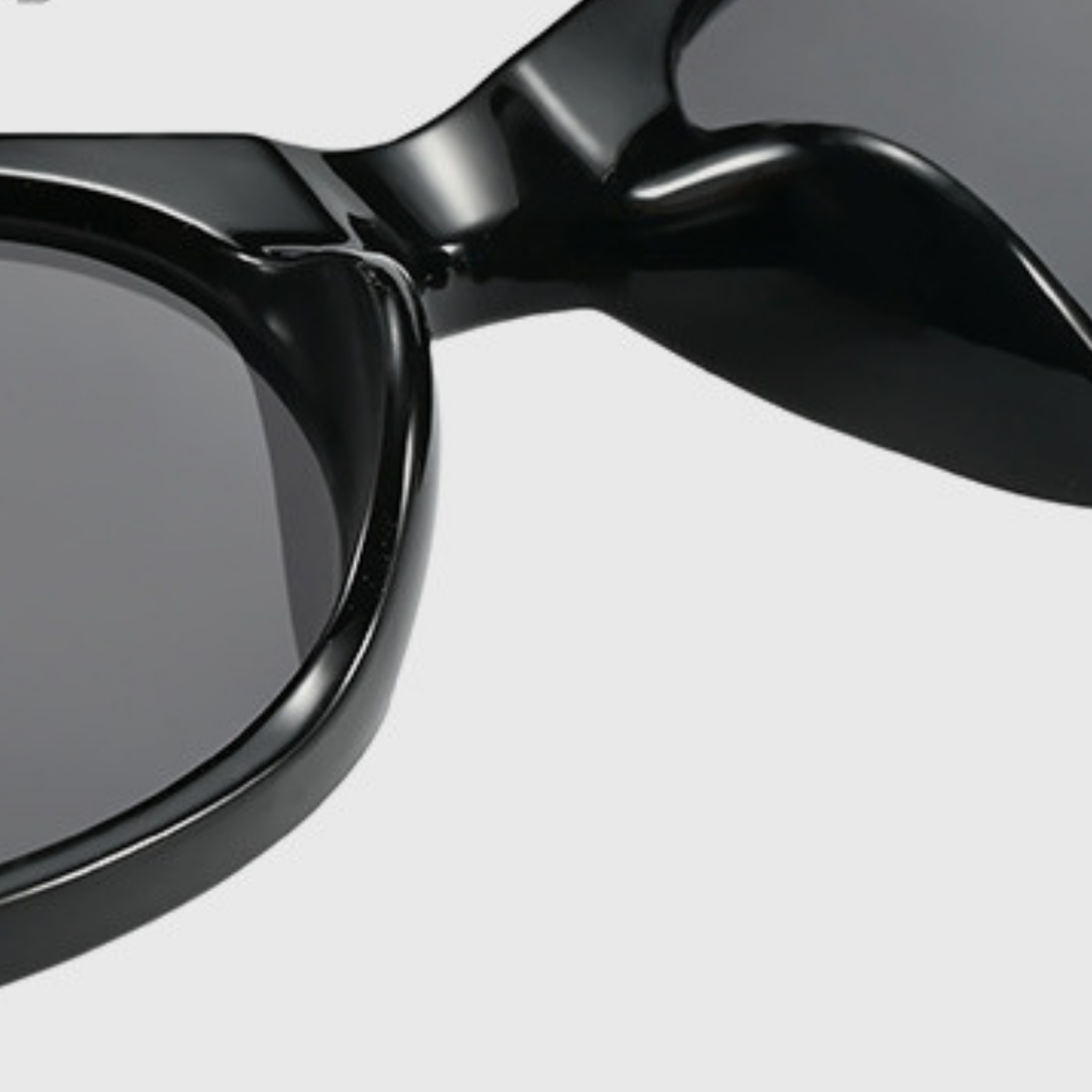 Sleek Black Oval Retro Sunglasses JLTG0337