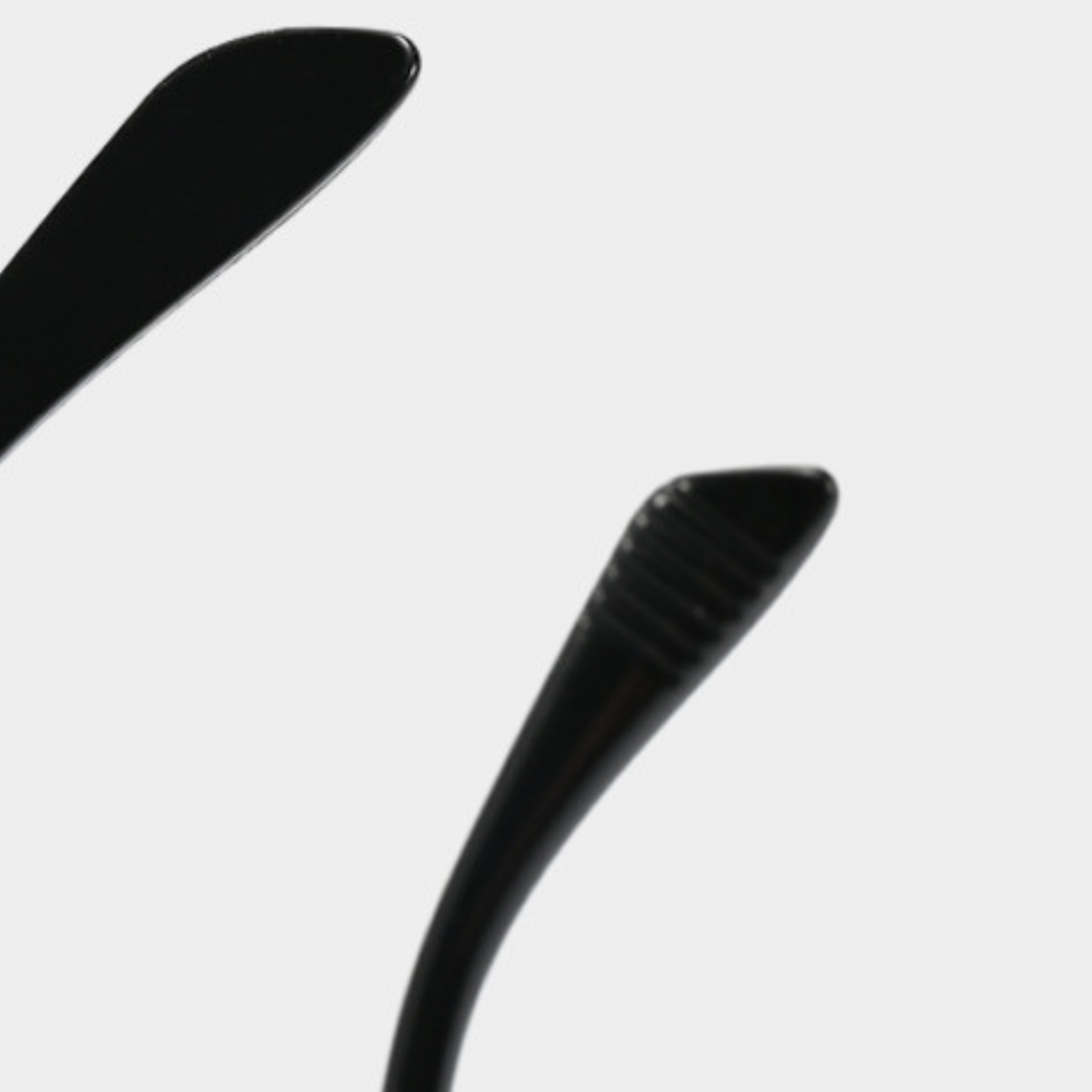 Sleek Black Oval Retro Sunglasses JLTG0337