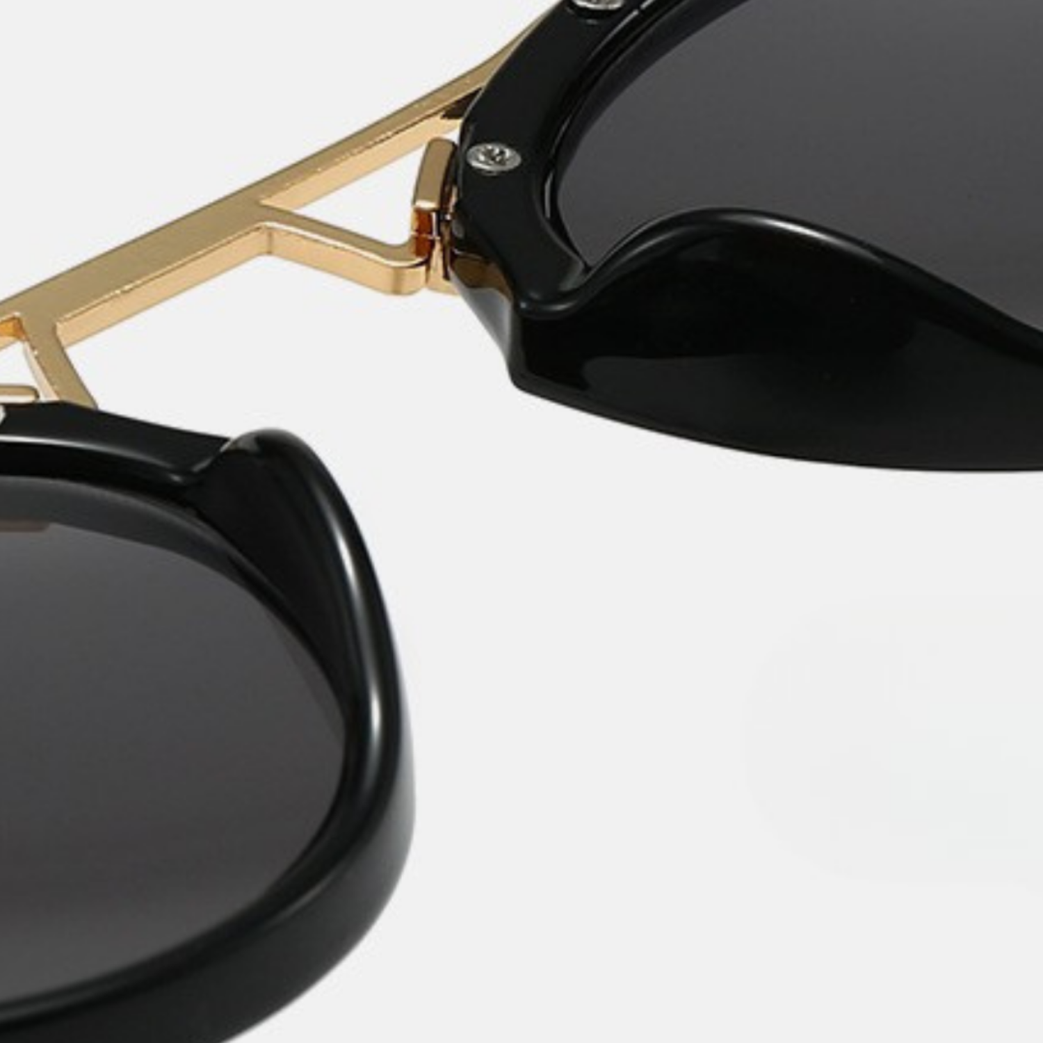 Black Round Gold Bridge Sunglasses JLTG0346