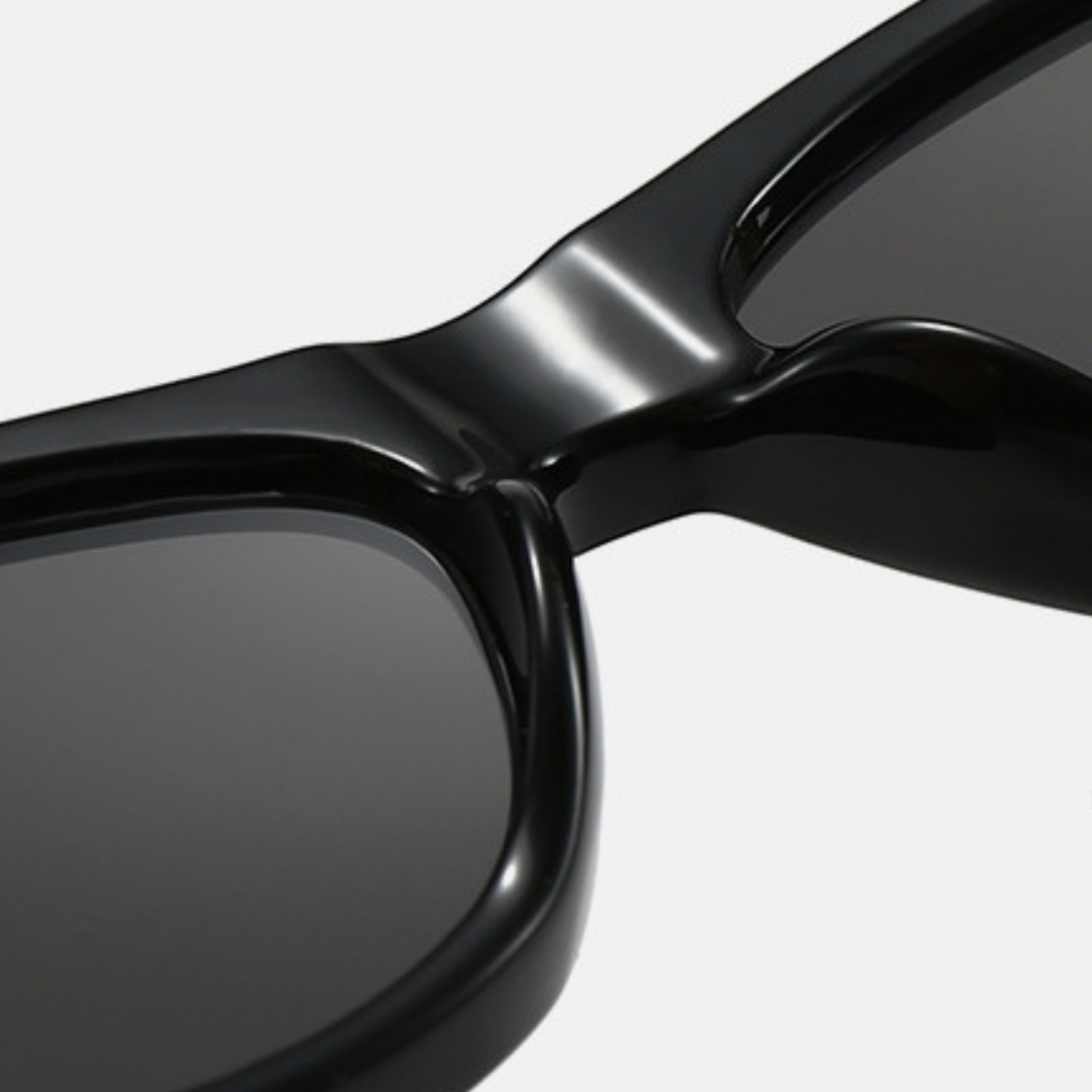 Black Shell Gold Cat-Eye Sunglasses JLTG0362