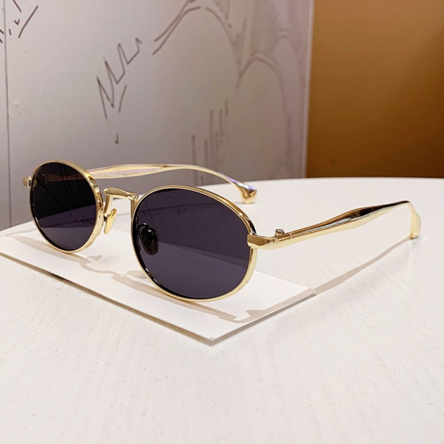 Minimalist Gold Round Black Sunglasses JLTG0363