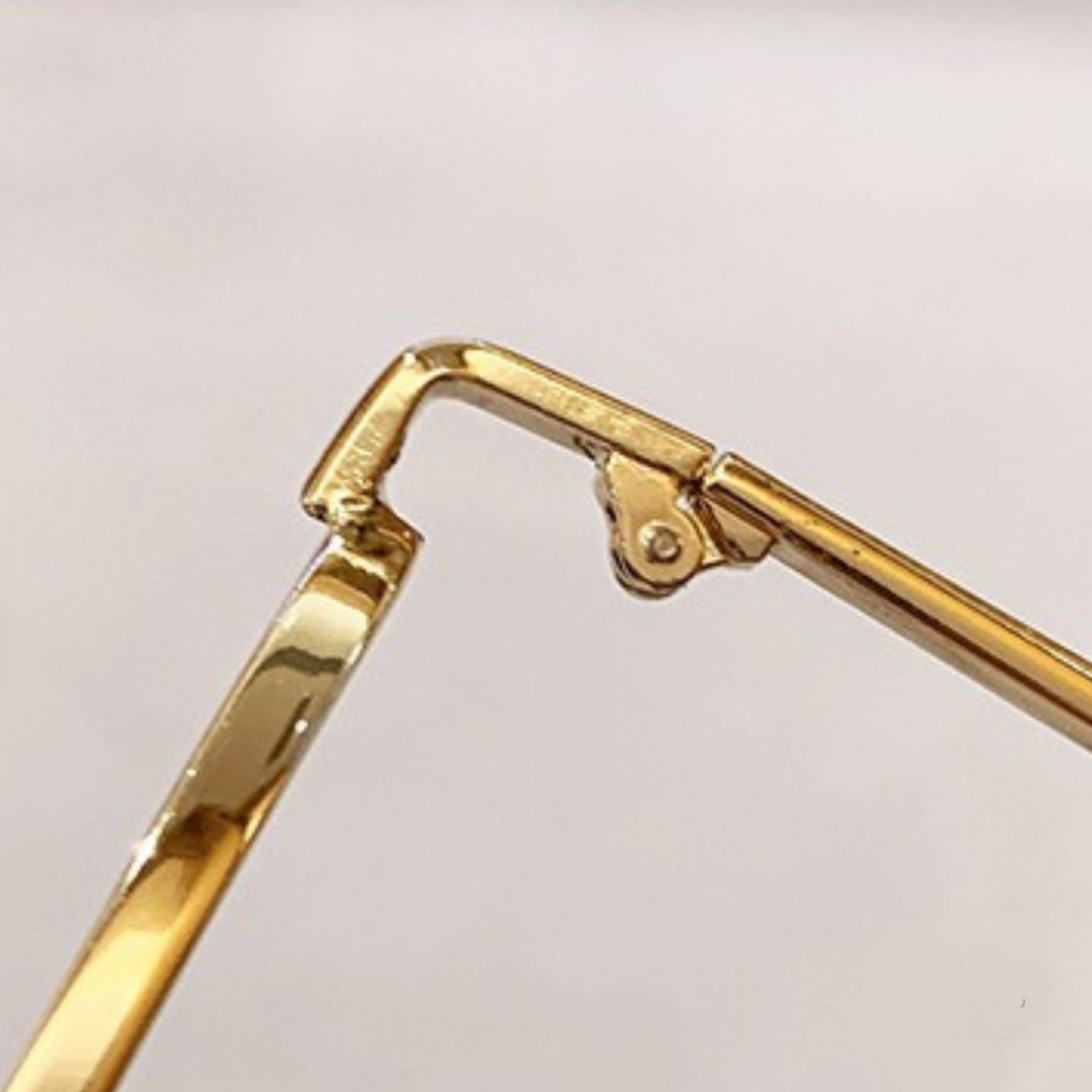 Minimalist Gold Round Black Sunglasses JLTG0363