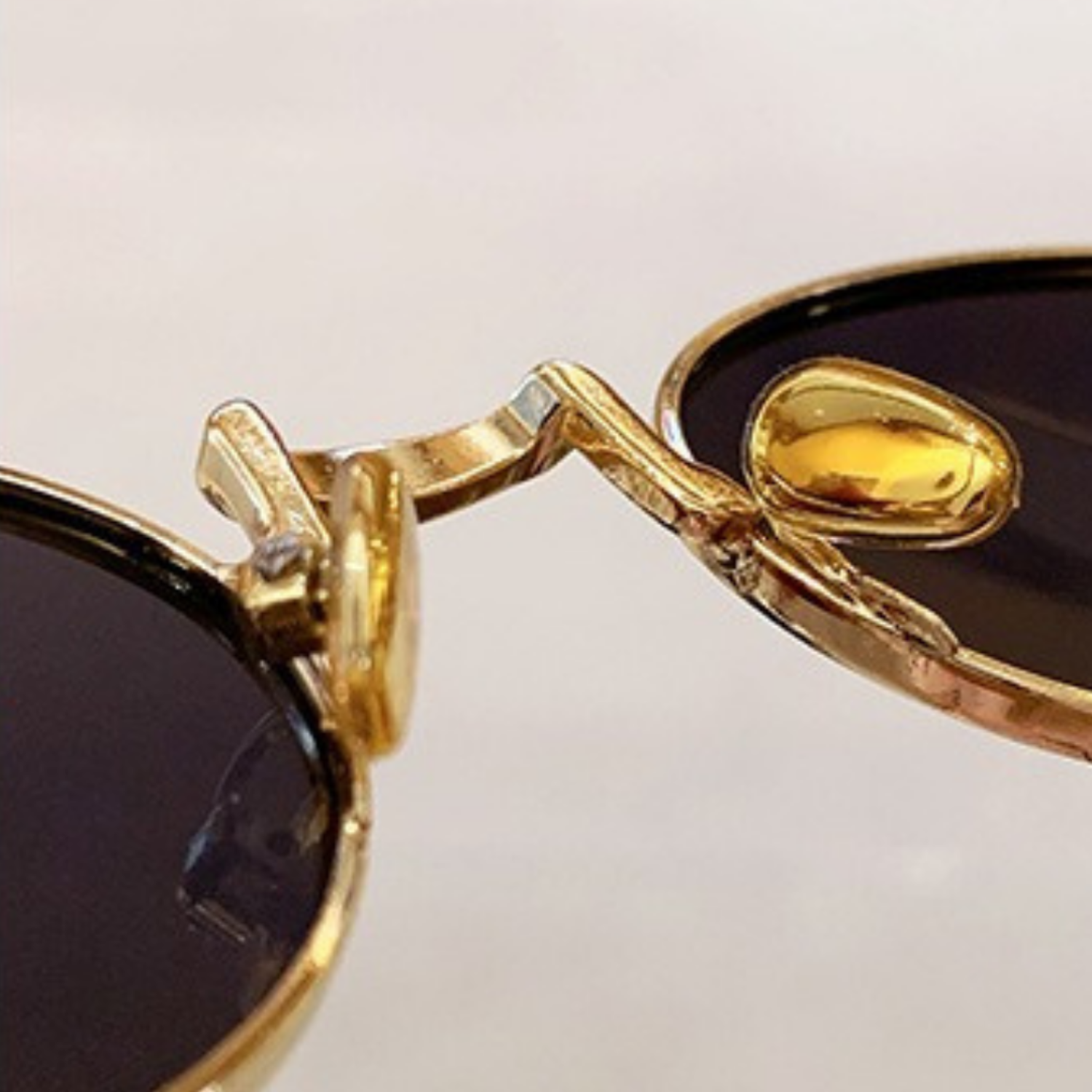 Minimalist Gold Round Black Sunglasses JLTG0363