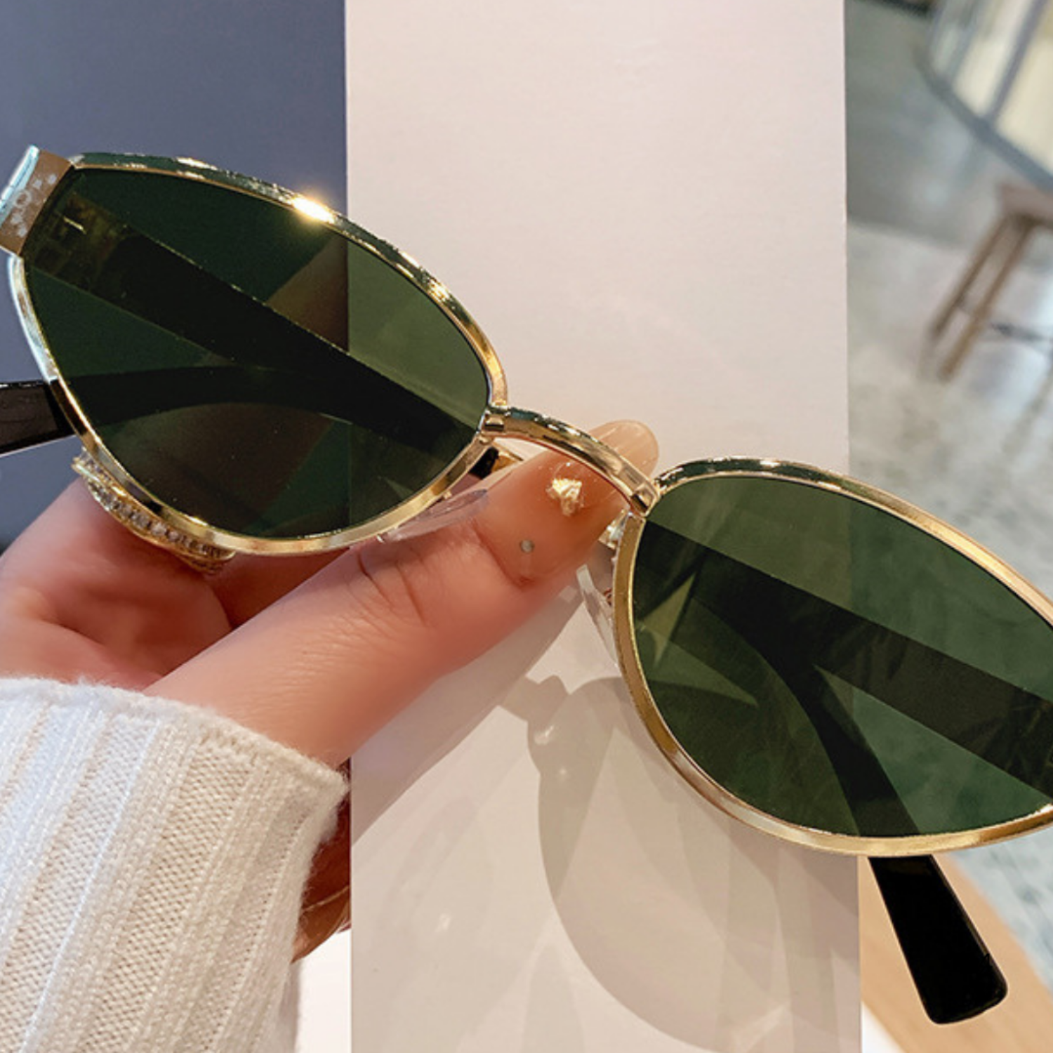 Gold Patterned Temple Green Sunglasses JLTG0374