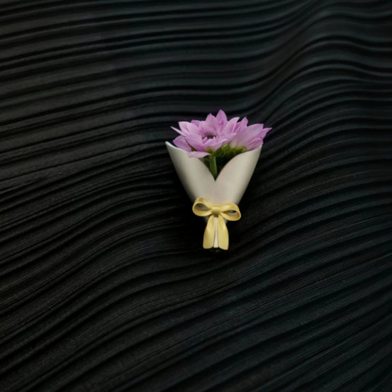 White Bouquet Wrap Gold Brooch JLTMC0005