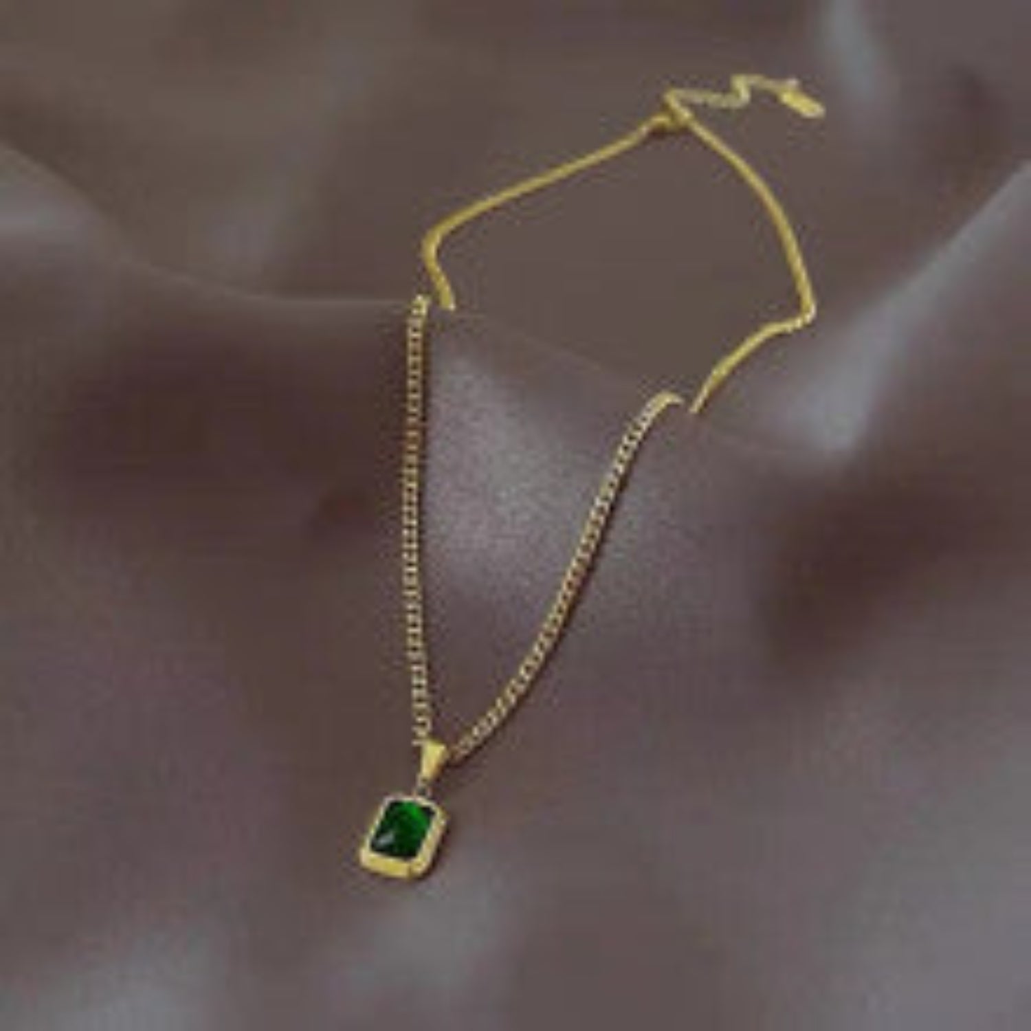 Elegant Gold Chain Necklace with Green Gemstone Charm JLTN1350