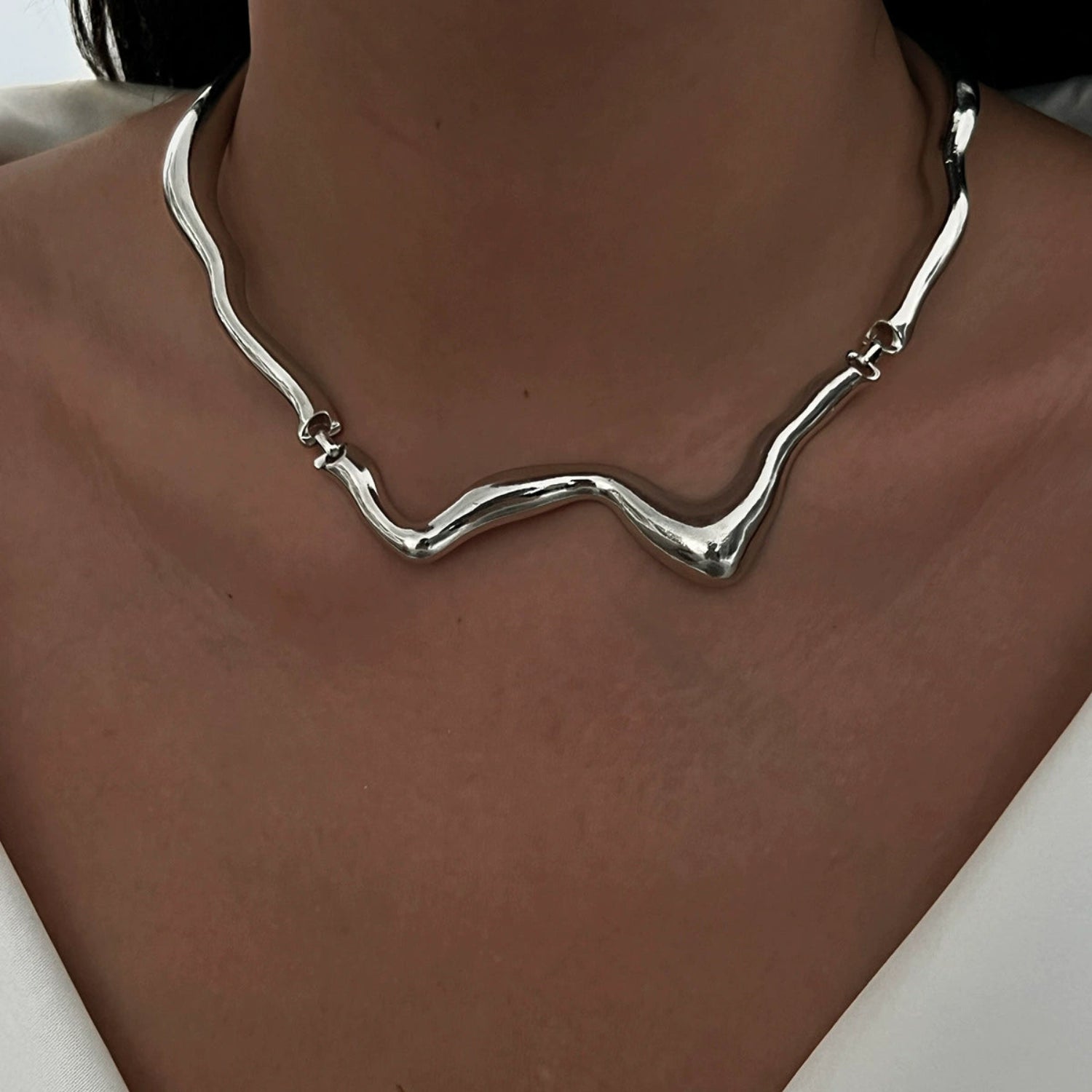 Silver Wavy Liquid Choker Necklace JLTN1752