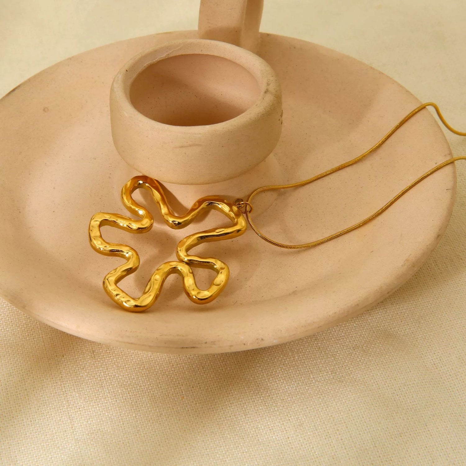 Abstract Wavy Gold Flower Necklace JLTN1767