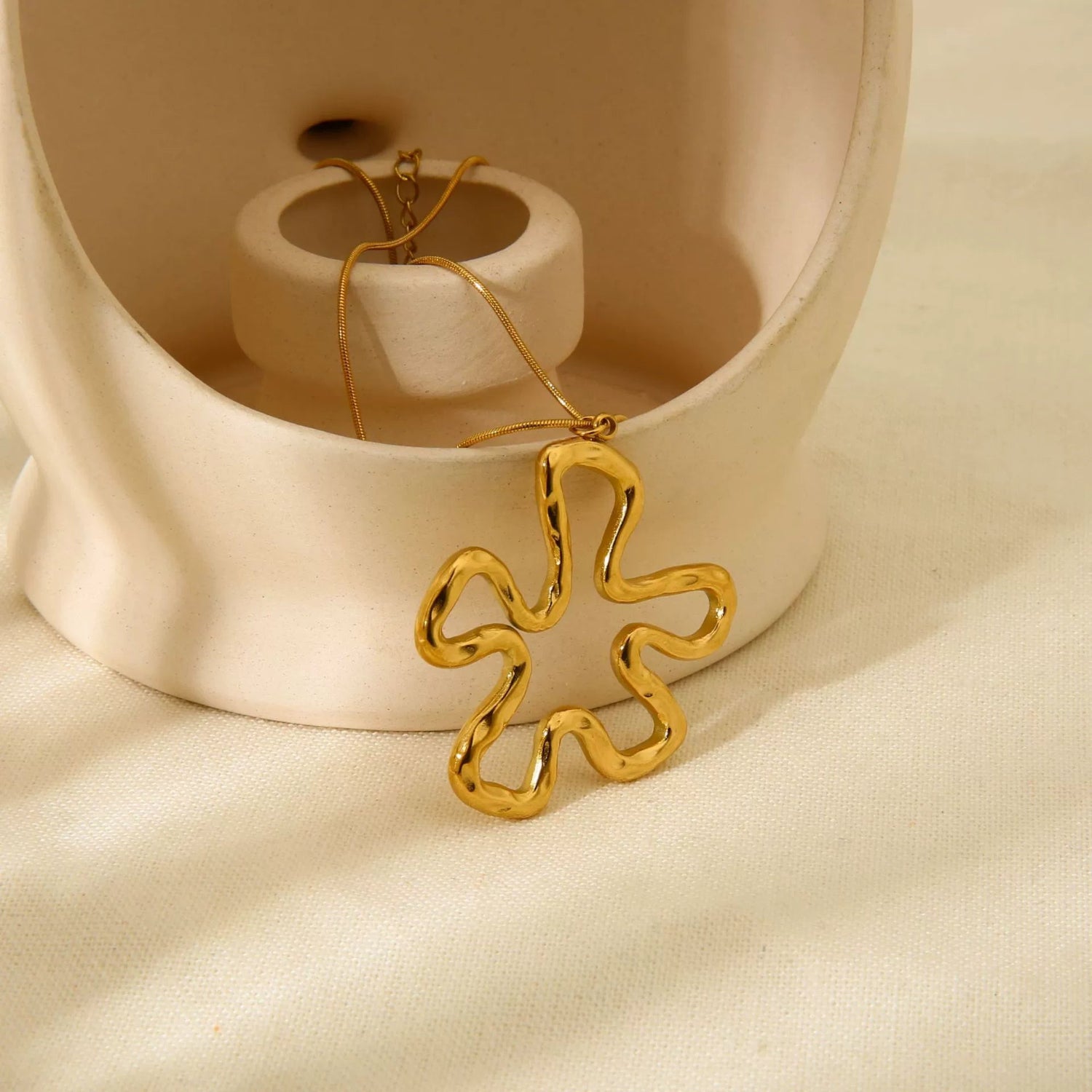 Abstract Wavy Gold Flower Necklace JLTN1767
