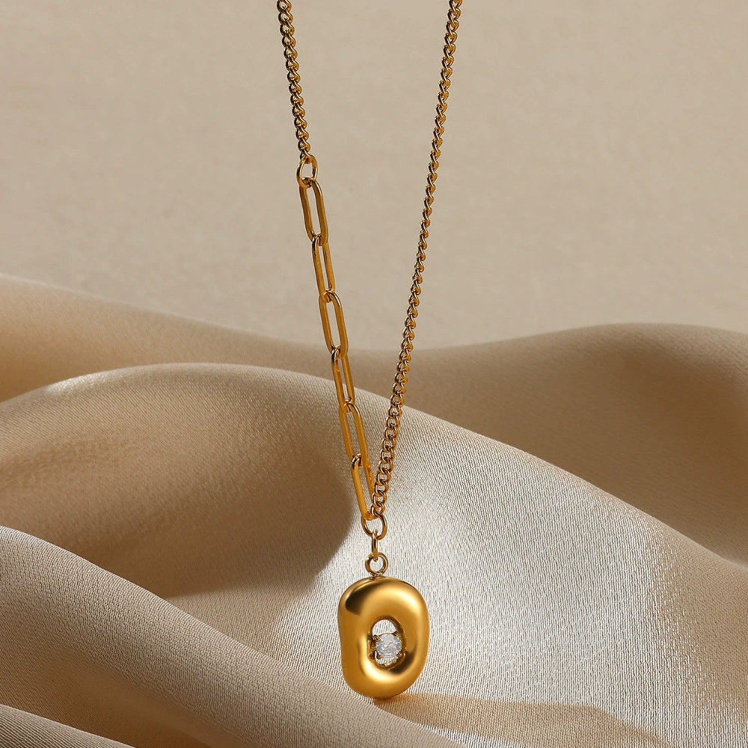 Gold Crystal Circle Necklace JLTN1789